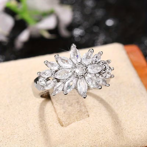 9ct white gold - gold, diamond
